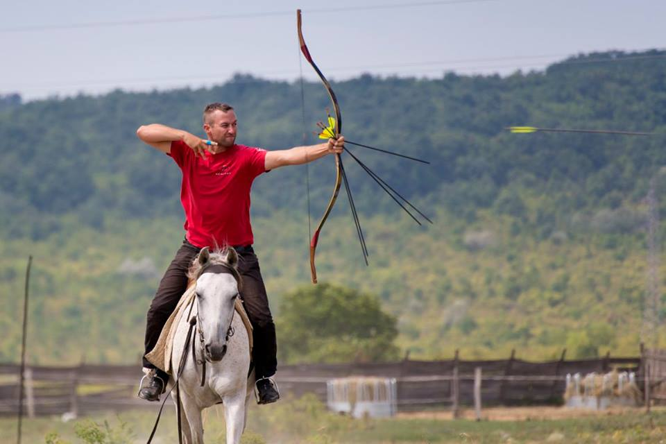 Hongaarse trainer boogschieten te paard naar Nederland @ Terrein van Paard en Boog